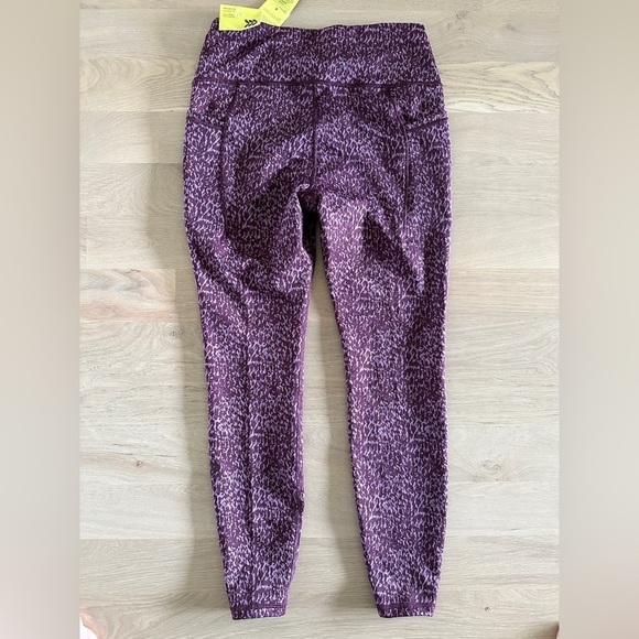 All in motion leggings purple patterned size small NWT - Picture 1 of 3